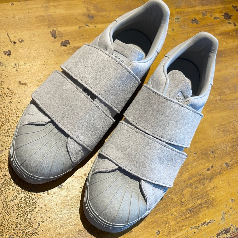 Adidas sneakers grey, size 8 women’s EUC